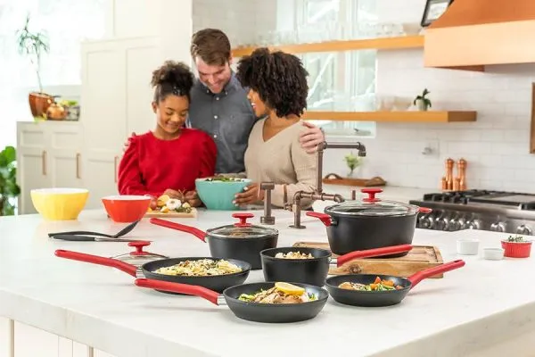 چرا انتخاب سایز مناسب قابلمه و ماهیتابه مهم است؟