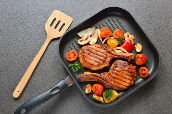 چرا انتخاب تابه گریل مناسب مهم است؟