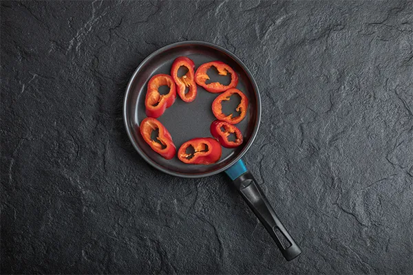 سلامت و مزایای تغذیه‌ای استفاده از تابه چدنی