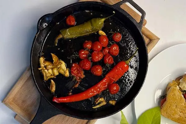 اشتباهات رایج در شستشوی ظروف چدنی و راه‌های جلوگیری از آن‌ها