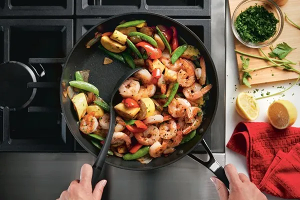 چرا ظروف چدنی بهترین انتخاب برای سرخ کردن هستند؟